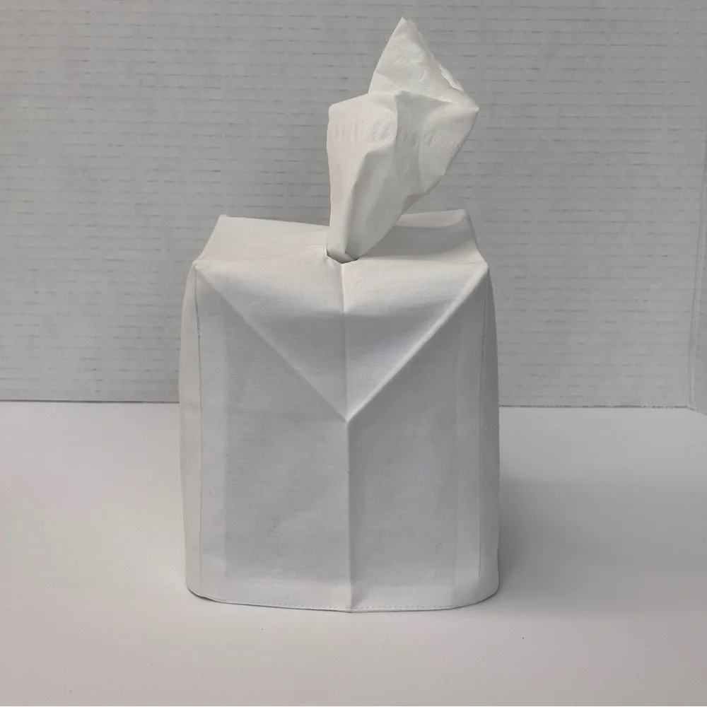 Anthropologie Embroidered Tissue Cover “Skier Jack”  Square Tissue Box Style NWT - Picture 7 of 7